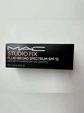 MAC Studio Fix Fluid Broad Spectrum SPF 15 Foundation - N6.5